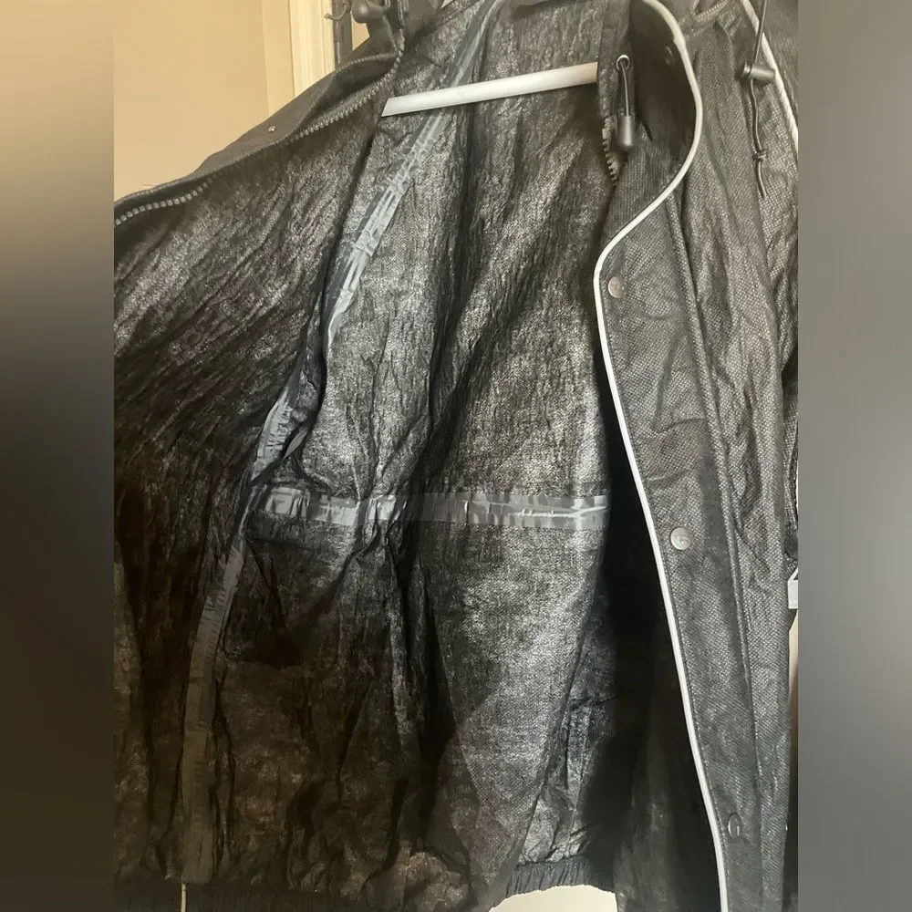 Frogg Toggs Classic Jacket perfect for rain. Has removable hood. Black. EUC